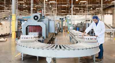 Automated conveyor in food facility with worker